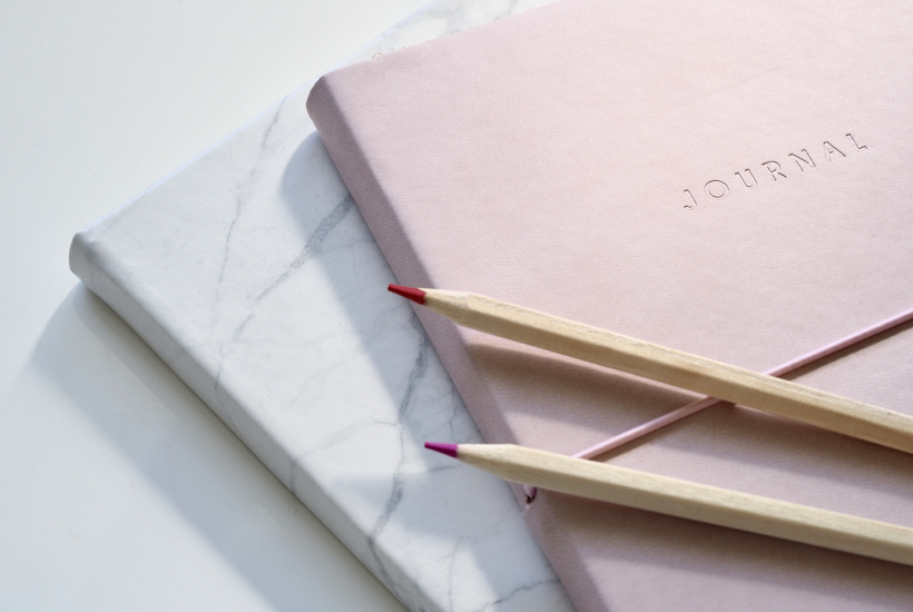 These journaling ideas are perfect if you don't know what to write or have let go of your journaling habit. Just start here.