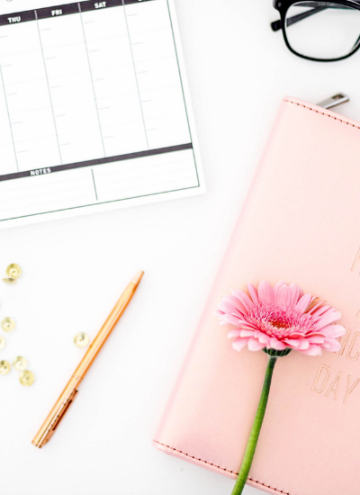 Calendar, planner, flower, pen, glasses and confetti. 10 Year Challenge
